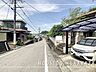 外観：前面道路含む現地写真