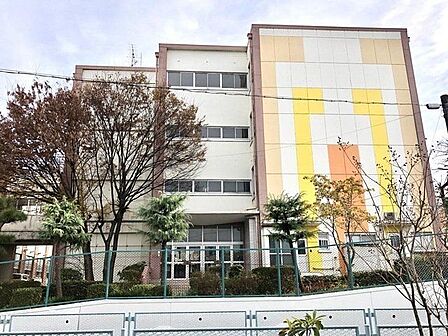 名古屋市立見付小学校■中庭「見付広場」には、休むことなく湧き出す清らかな泉があります。 1700m