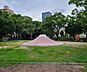 周辺：葉場公園■緑いっぱいの自然に囲まれた公園です。お父さんの休日には運動用具をもってキャッチボールしたり、サッカーしたりと幅広い遊びを可能にしてくれます。 830m