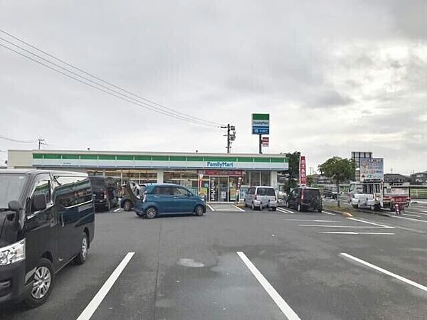 周辺：ファミリーマート国分福島店 479m