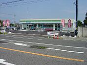 コンビニ「ファミリーマート松本岡田店まで182m」