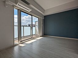 Alivis北梅田 206 2階1LDKのリビング/ダイニング