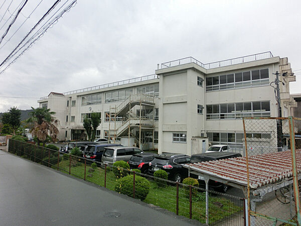 鶴居中学校
