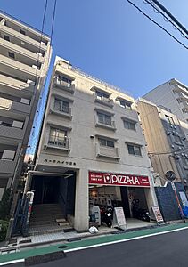 外観：落ち着いた住環境に立地