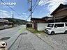 外観：西側の接道部分前面道路もゆったりしています