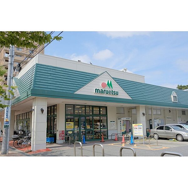 周辺：スーパー「マルエツ千葉幸町店まで623ｍ」