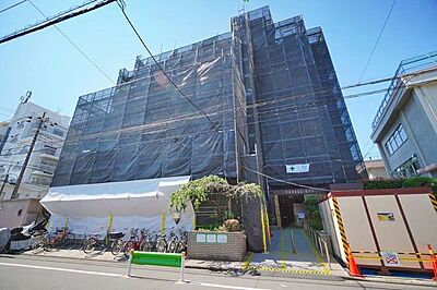 外観：杉並区西荻北2丁目のマンションです。個人経営のオシャレなお店が多く人気のある「西荻窪」駅から5分の立地となっています。