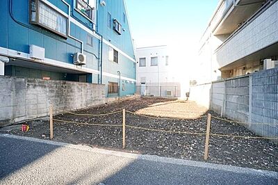 外観：更地の状態ですのですぐに建築が始められます。土地の状況や隣地との境界が事前に確認できて安心です。