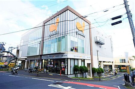 グルメシティ千住曙町店 徒歩9分。「あ、お醤油が足りない・・」でも大丈夫!すぐそこに便利なスーパーもございます。 710m