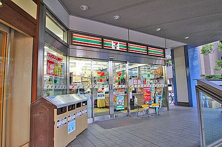 セブンイレブン新高円寺駅前店 徒歩3分。 230m