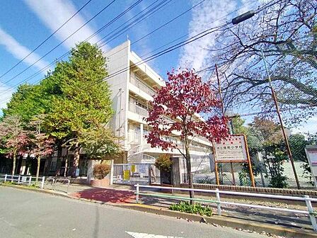 武蔵野市立境南小学校 徒歩4分。 320m