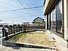 その他：南庭は、あなた好みにアレンジする楽しみがありますね♪掃出し口には庭に出やすいように踏み台が設置。