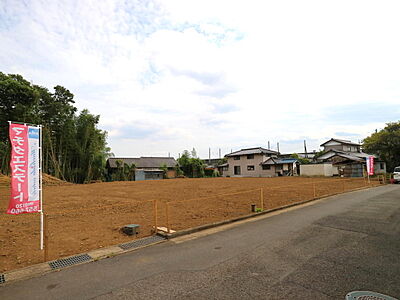 外観：ゆとりの敷地９１坪　２駅利用可　徒歩９分　通勤通学便利です。　建築条件無し　買い物施設充実　ウニクス伊奈まで徒歩１１分　お好きなハウスメーカーで理想の住まいを建築してください。