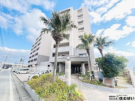 外観、内装ともにそれぞれ異なる雰囲気が楽しめる、デザイン性に富んだこだわりの住まいです☆自然も感じられて、非常に人気のマンションです。