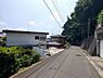 周辺：北側の公道は、長い1本道です。