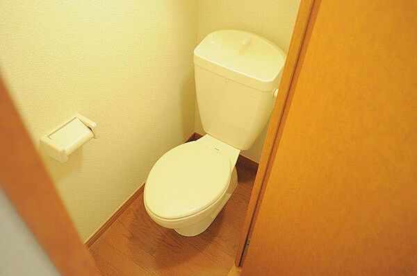 画像7:トイレ。ゆったりとしたスペース。