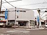 周辺：みなと銀行岩岡支店まで200m