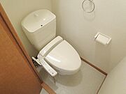 快適な温水洗浄便座付きトイレになります。