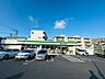 周辺：ファミリーマート寺塚店 550m