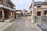 外観：物件の西側前面道路（南側から）［2026年3月30日撮影］