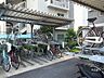 駐車場：～駐輪場～2段ラック式の敷地内駐輪場。屋内にございますので、雨にぬれずに自転車を保管しておくことが出来ます。空き情報に関しましては日々変動いたしますので、お気軽にお問合せ下さい！