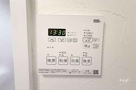 ～浴室乾燥機リモコン～日々の浴室乾燥はもちろん、悪天候時のお洗濯なども安心して行えます。また、24時間換気をすることで、カビを防ぎ、浴室の掃除も楽になります！［2026年7月28日撮影］