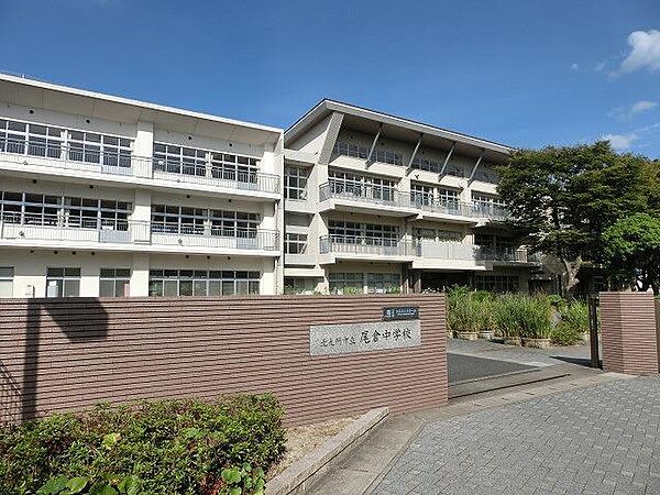 画像17:尾倉中学校(557m)