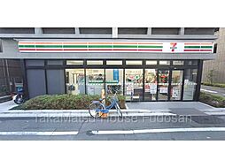 セブンイレブン中央湊1丁目店まで徒歩2分