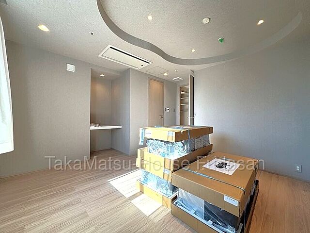 洋室 都心なのにバルコニーから緑が森ビル旧分譲の角住戸 4階/-