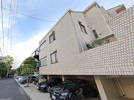 閑静な住宅街に位置しておりペット飼育可能です。