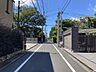 周辺：周辺は緑の多い落ち着いた街並みになっています。