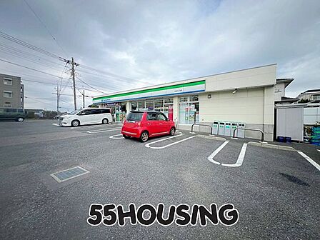 ファミリーマート東浦和三丁目店 徒歩7分。 500m