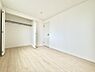 室内：2号棟  ■落ち着いた色合いのお部屋で穏やかな時間を楽しめます