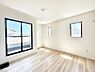 室内：2号棟  ■落ち着いた色合いのお部屋で穏やかな時間を楽しめます