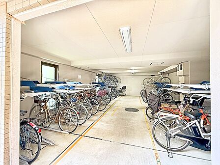 ■移動手段の選択肢が広がる、便利な駐輪場付きの住まいです