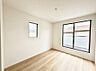 室内：1号棟  ■落ち着いた色合いのお部屋で穏やかな時間を楽しめます