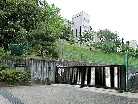 中学校 1700m 八王子市立松が谷中学校