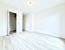 室内：3号棟  ■落ち着いた色合いのお部屋で穏やかな時間を楽しめます