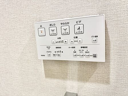 ■温水洗浄で快適、清潔感が保たれるシャワートイレ