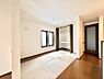 室内：3号棟  ■落ち着いた色合いのお部屋で穏やかな時間を楽しめます