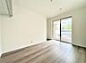 室内：2号棟  ■落ち着いた色合いのお部屋で穏やかな時間を楽しめます