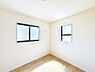 室内：8号棟  ■落ち着いた色合いのお部屋で穏やかな時間を楽しめます