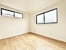 室内：1号棟  ■落ち着いた色合いのお部屋で穏やかな時間を楽しめます