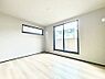 室内：11号棟  ■落ち着いた色合いのお部屋で穏やかな時間を楽しめます