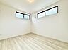 室内：1号棟  ■落ち着いた色合いのお部屋で穏やかな時間を楽しめます