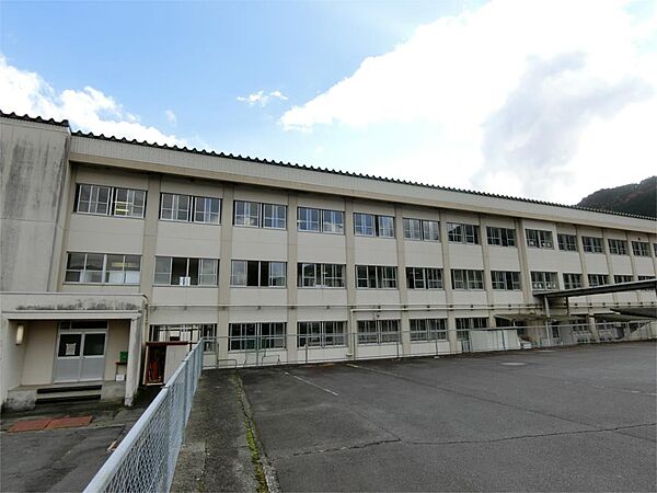 画像16:中津川市立付知中学校（2563m）