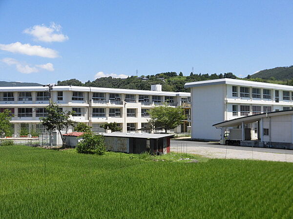 画像16:中津川市立落合中学校（864m）