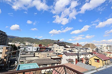 バルコニーからの眺め（北方向）です。目の前に高い建物がないので開放感のある景色が望めます！