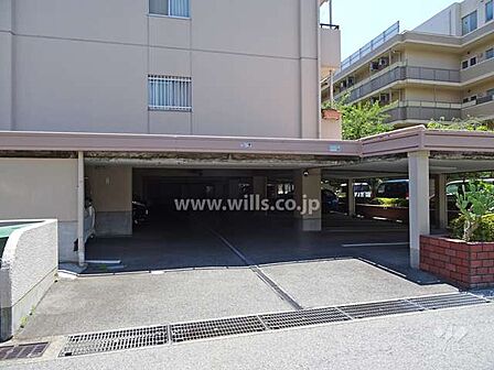 駐車場出入り口です。