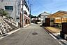 外観：物件の南側前面道路（西側から）です。［2026年8月23日撮影］